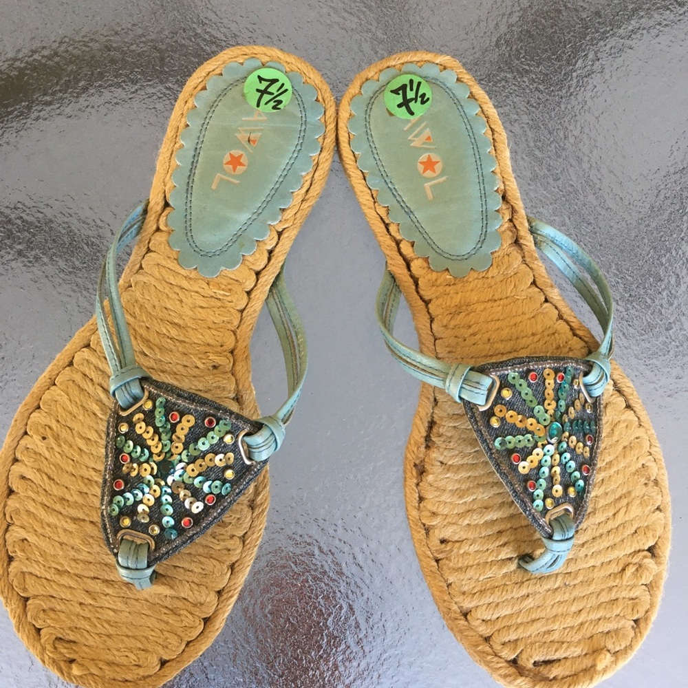 AWOL SANDALS.